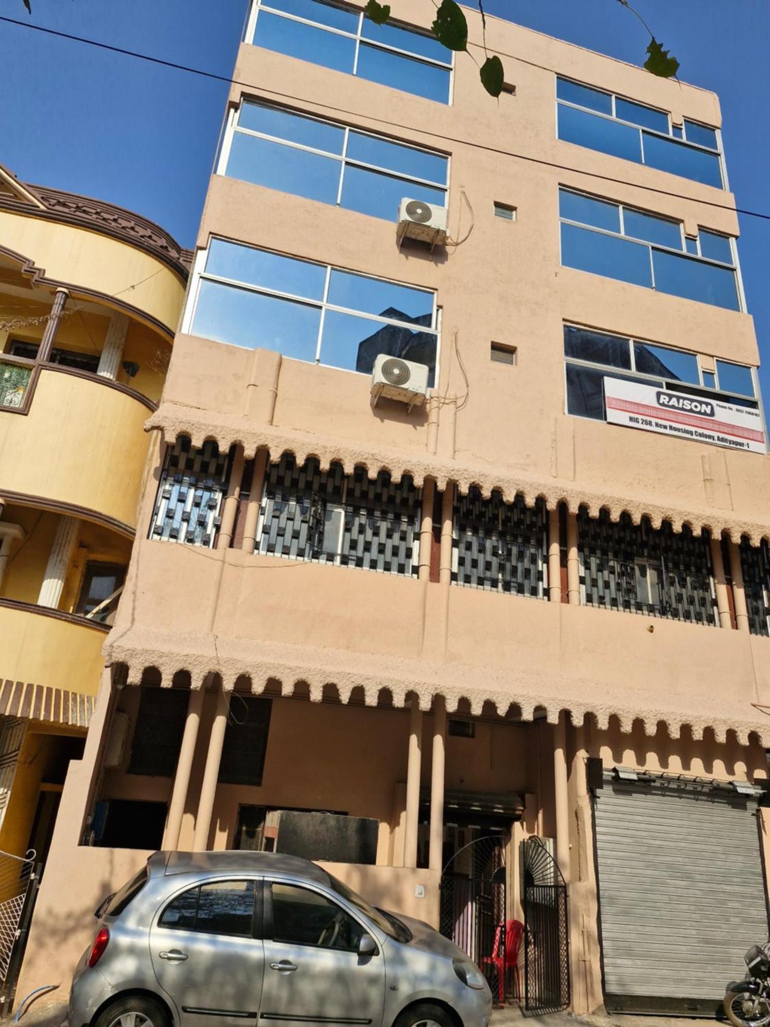 Raison Hotel Jamshedpur Bagian luar foto